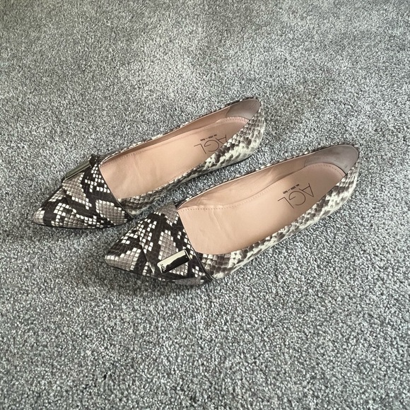 AGL Snakeskin Pointy Toe Flat - Picture 1 of 4
